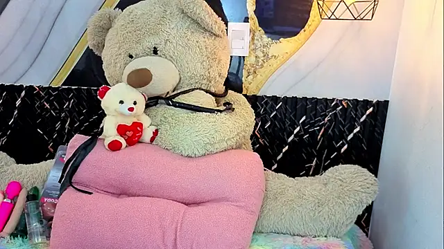 Snapshot of VioletaSweett1 chatting on 07.23.26 VioletaSweett1 online show from 07.23.26
