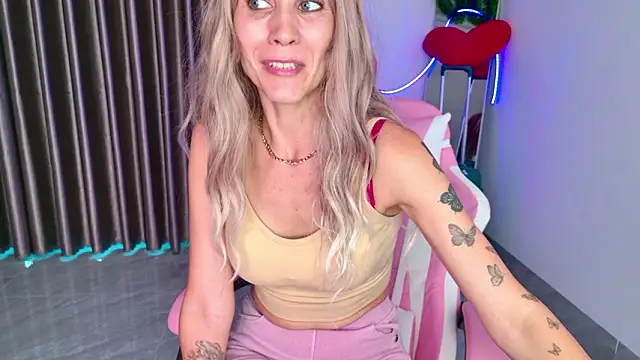 Snapshot of betty_xoxoo chatting on 02.16.26 betty xoxoo online show from 02.16.26