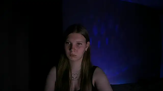 Snapshot of nelli_lux_ chatting on 12.04.25 nelli lux online show from 12.04.25