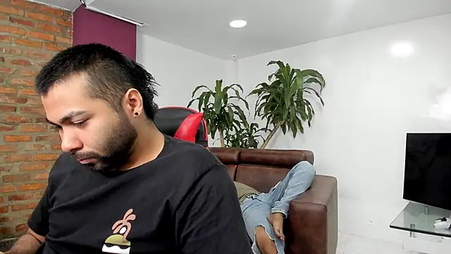 HotThreesoome online show from 01.14.26