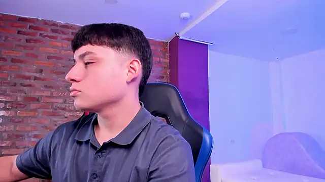 HotThreesoome online show from 03.26.26