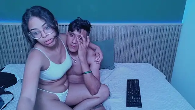 Snapshot of Violet_and_Dylan chatting on 12.05.25 Violet and Dylan online show from 12.05.25