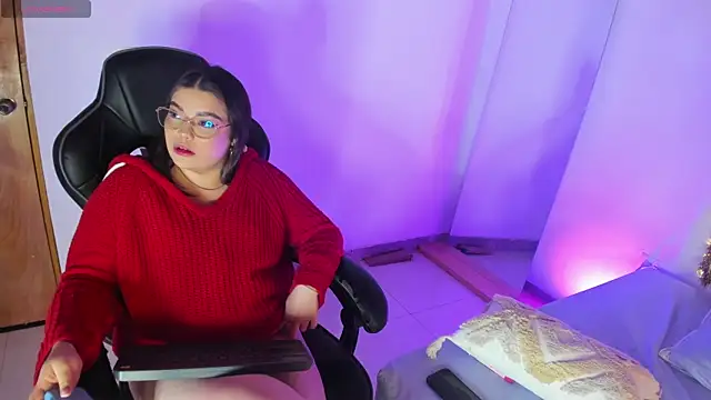 Snapshot of AngelMoonEyes chatting on 12.05.25 AngelMoonEyes online show from 12.05.25