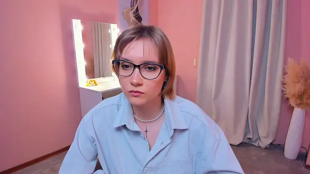 Snapshot of NanSalen chatting on 12.05.25 NanSalen online show from 12.05.25