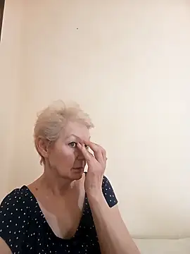 Snapshot of Calypso-Loove chatting on 04.12.26 Calypso-Loove online show from 04.12.26