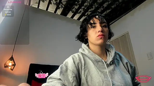 Kiara Fox   online show from 02.05.26