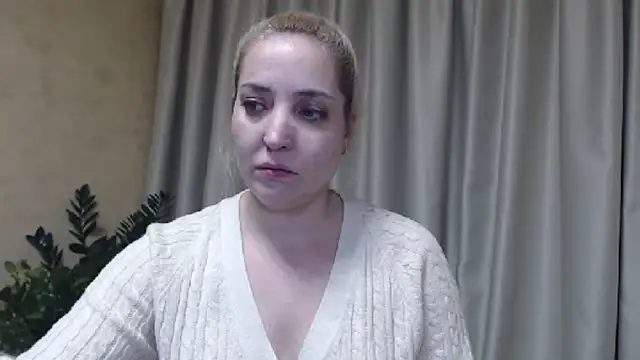 Snapshot of sweetpussy chatting on 02.04.25 sweetpussy online show from 02.04.25