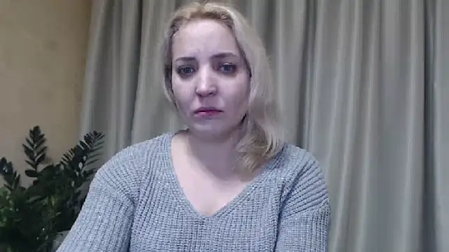 Snapshot of sweetpussy chatting on 02.05.25 sweetpussy online show from 02.05.25