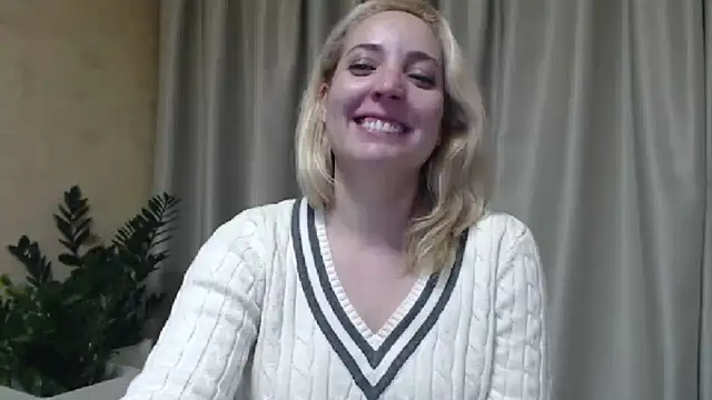 Snapshot of sweetpussy chatting on 02.08.25 sweetpussy online show from 02.08.25