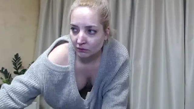 Snapshot of sweetpussy chatting on 02.11.25 sweetpussy online show from 02.11.25