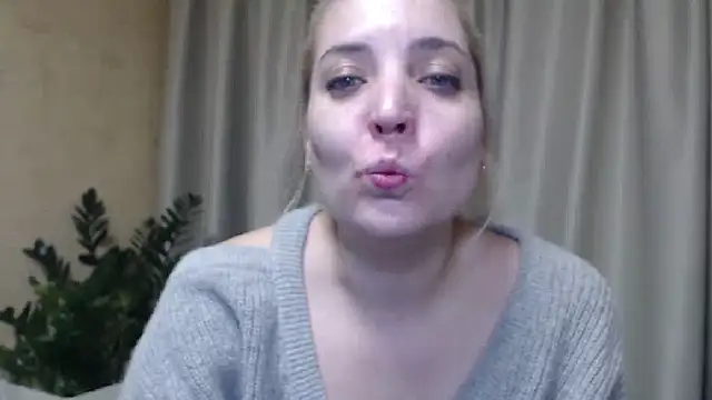 Snapshot of sweetpussy chatting on 02.16.25 sweetpussy online show from 02.16.25