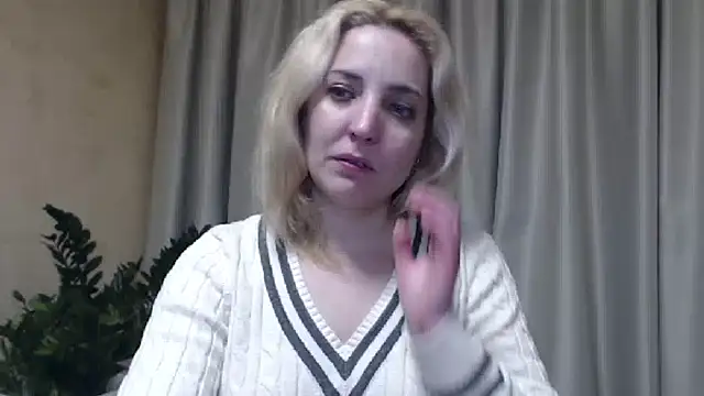 Snapshot of sweetpussy chatting on 03.02.25 sweetpussy online show from 03.02.25