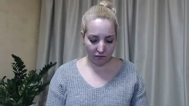 Snapshot of sweetpussy chatting on 03.22.25 sweetpussy online show from 03.22.25