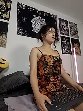 Snapshot of little__ammy chatting on 04.21.26 little ammy online show from 04.21.26