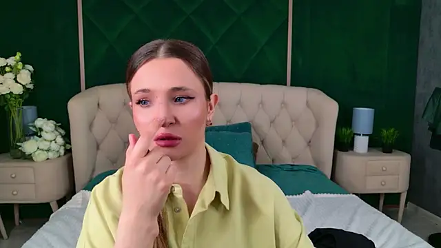 Lina Sinerz online show from 04.08.26