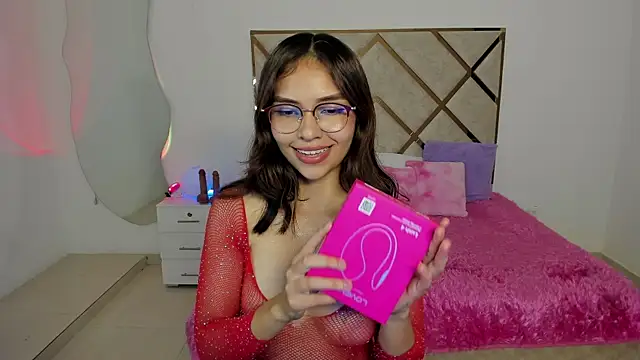 Snapshot of litle_slut chatting on 01.14.26 litle slut online show from 01.14.26