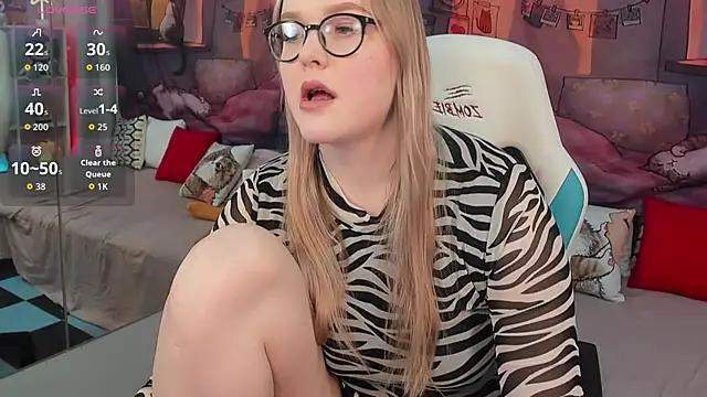 Snapshot of SallyPratt chatting on 12.05.25 SallyPratt online show from 12.05.25