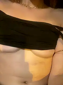 Snapshot of laysfregd2025 chatting on 12.16.25 laysfregd2025 online show from 12.16.25