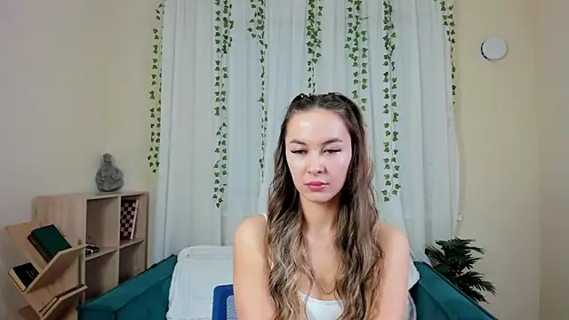 Snapshot of LunaCurly_ chatting on 12.18.25 LunaCurly online show from 12.18.25