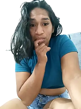 Snapshot of Hoottnini33 chatting on 12.05.25 Hoottnini33 online show from 12.05.25