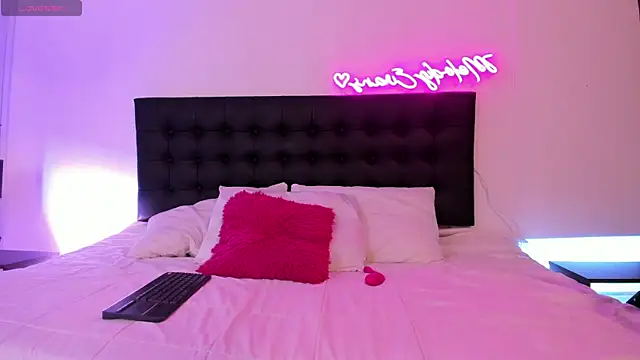 Melody evanss online show from 12.15.25