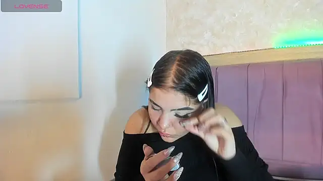 alunnaclarkcm online show from 12.15.25