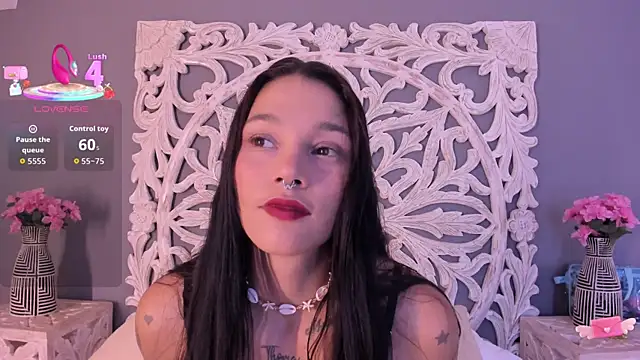 Snapshot of loraineblake chatting on 01.07.26 loraineblake online show from 01.07.26