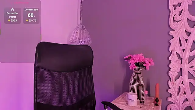 Snapshot of loraineblake chatting on 01.12.26 loraineblake online show from 01.12.26