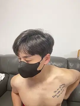 Snapshot of kimze7 chatting on 12.17.25 kimze7 online show from 12.17.25