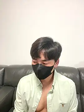 Snapshot of kimze7 chatting on 12.19.25 kimze7 online show from 12.19.25