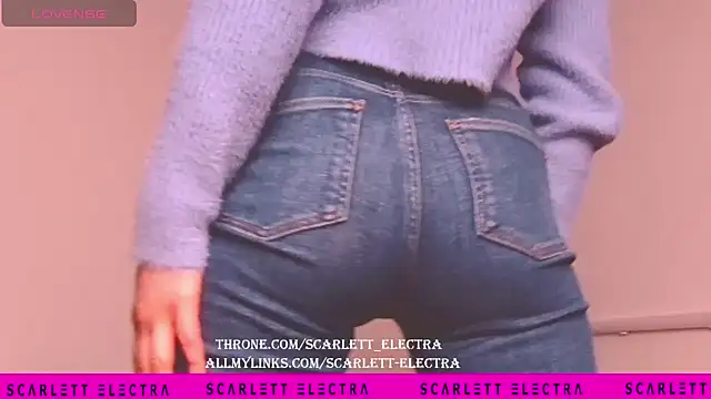 Snapshot of Scarlett_Electra chatting on 01.11.26 Scarlett Electra online show from 01.11.26