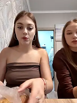 Snapshot of findwayout chatting on 12.21.25 findwayout online show from 12.21.25