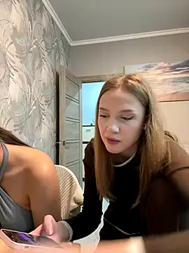 Snapshot of findwayout chatting on 12.22.25 findwayout online show from 12.22.25