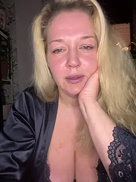 Snapshot of JenniferCarmen chatting on 02.02.26 JenniferCarmen online show from 02.02.26