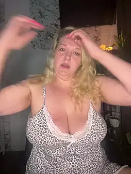 Snapshot of JenniferCarmen chatting on 02.04.26 JenniferCarmen online show from 02.04.26