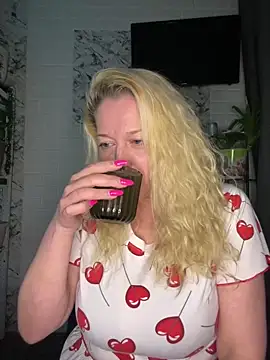 Snapshot of JenniferCarmen chatting on 02.07.26 JenniferCarmen online show from 02.07.26