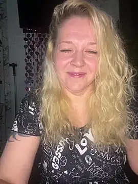 Snapshot of JenniferCarmen chatting on 02.18.26 JenniferCarmen online show from 02.18.26