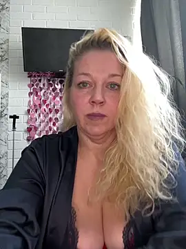 Snapshot of JenniferCarmen chatting on 02.24.26 JenniferCarmen online show from 02.24.26