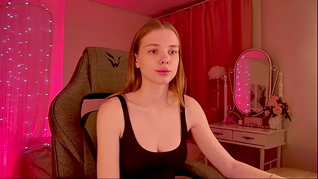 BellaHaadiid online show from 12.16.25