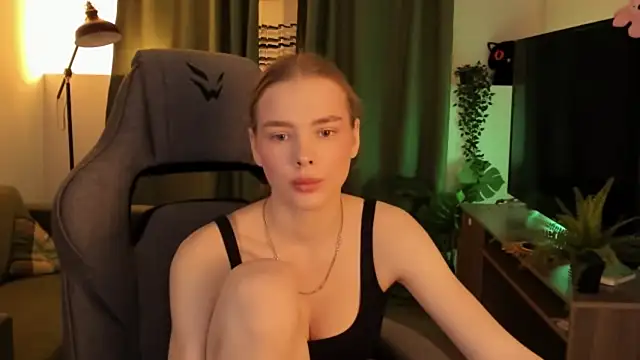 BellaHaadiid online show from 01.13.26