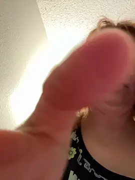 Snapshot of Lenaravenswood chatting on 02.04.26 Lenaravenswood online show from 02.04.26