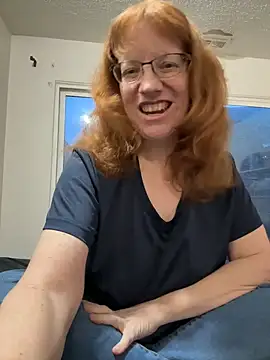 Snapshot of Lenaravenswood chatting on 02.15.26 Lenaravenswood online show from 02.15.26