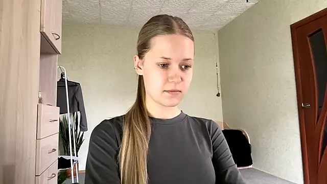 ZaidaSchwarten online show from 04.12.26