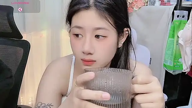 Yvonne-07 online show from 01.12.26