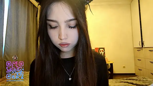 Snapshot of Qwami_Amie chatting on 02.10.26 Qwami Amie online show from 02.10.26