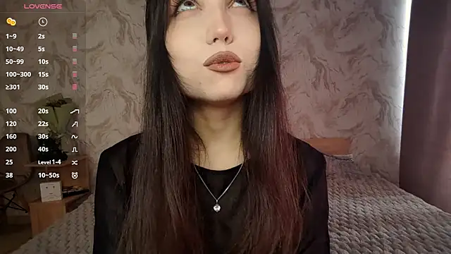 Snapshot of Qwami_Amie chatting on 04.06.26 Qwami Amie online show from 04.06.26