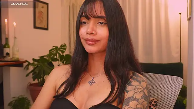 Snapshot of SeleneVaughan chatting on 04.19.26 SeleneVaughan online show from 04.19.26
