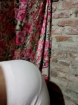 Snapshot of your_neha22 chatting on 12.18.25 your neha22 online show from 12.18.25