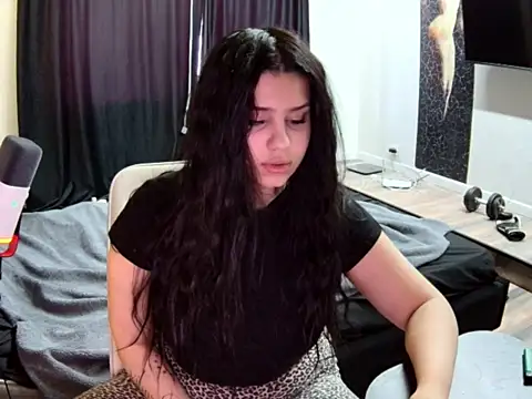 Snapshot of Nicole_Pars chatting on 02.24.26 Nicole Pars online show from 02.24.26