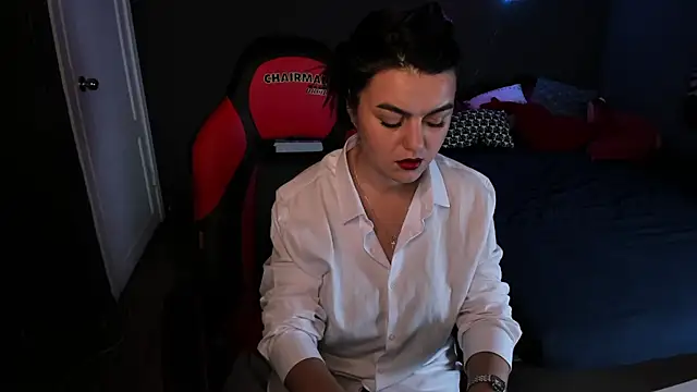 Sofia Fisher online show from 12.18.25